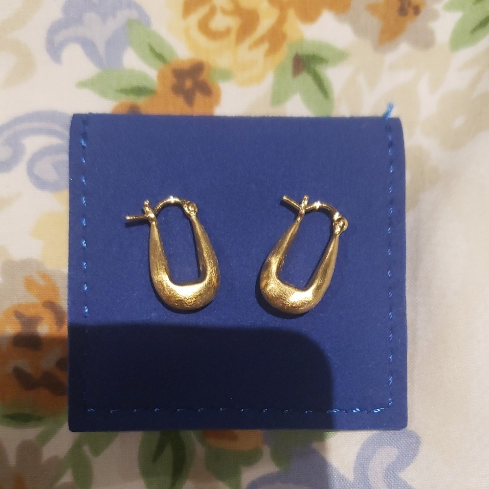 Elegant Dean Davidson Gold Hoop Earrings